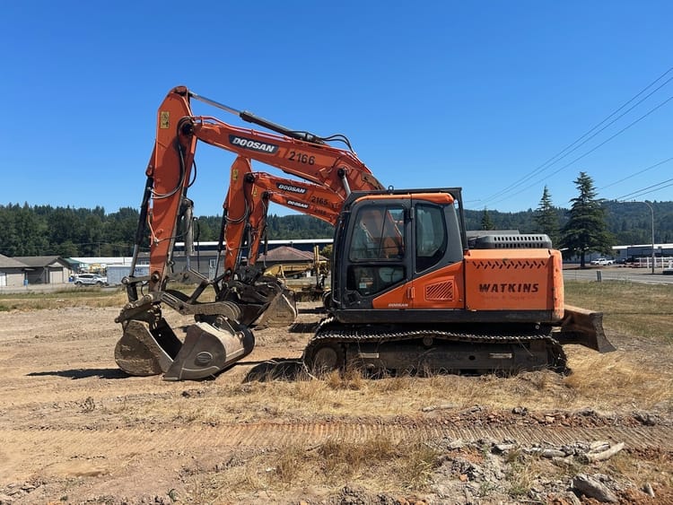 Excavator Doosan DX140LC W/BLADE