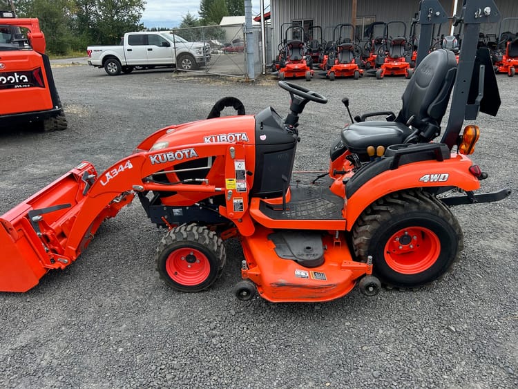 Kubota BX2380 W/LA344S loader and 60″ Mower Deck