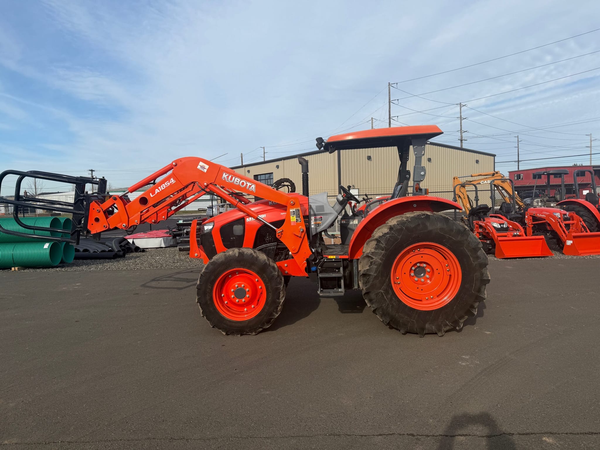Kubota M5-091 Tractor and LA1854 loader w/3rd function and 2 rear remotes